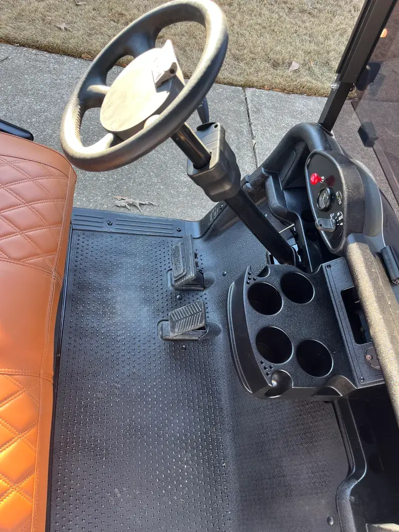 2026 E-Z-GO RXV ELiTE Lithium photo 3