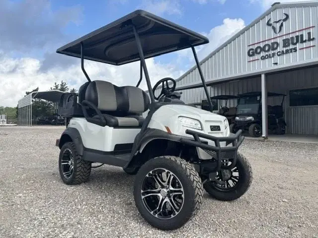2026 E-Z-GO Express photo 11