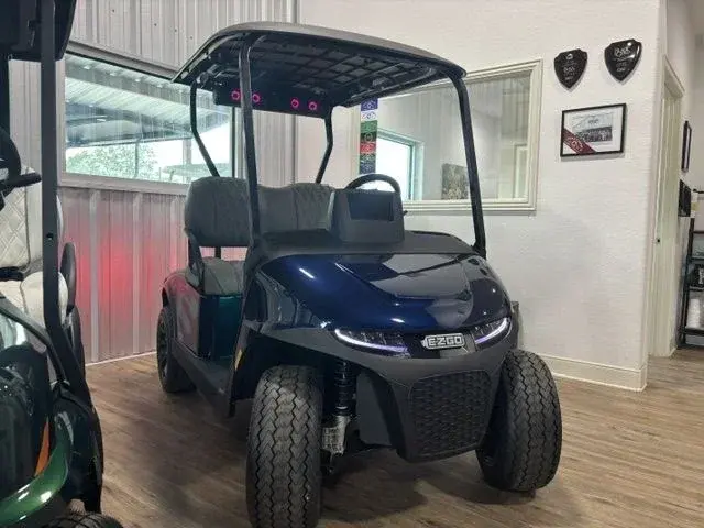 2026 E-Z-GO Express XT photo 2