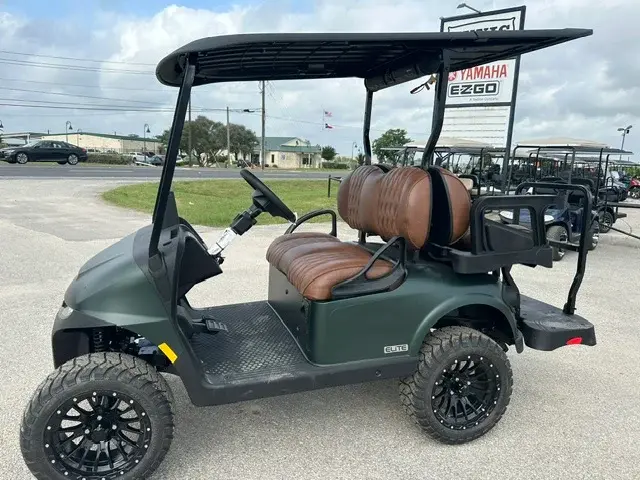 2026 E-Z-GO RXV ELiTE Lithium photo 2