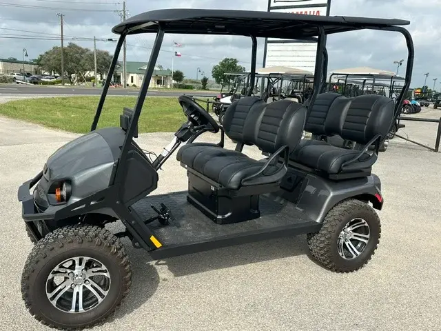 2026 E-Z-GO Liberty ELiTE Lithium photo 2