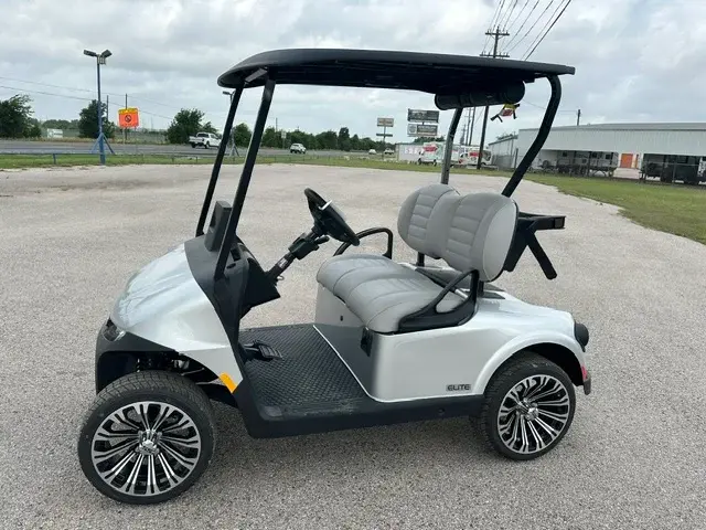 2026 E-Z-GO RXV ELiTE Lithium photo 2