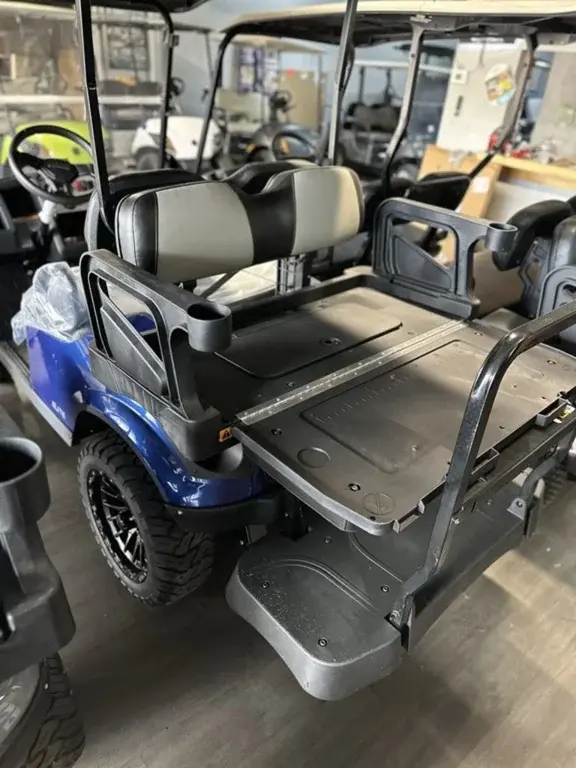 2024 E-Z-GO Express photo 4