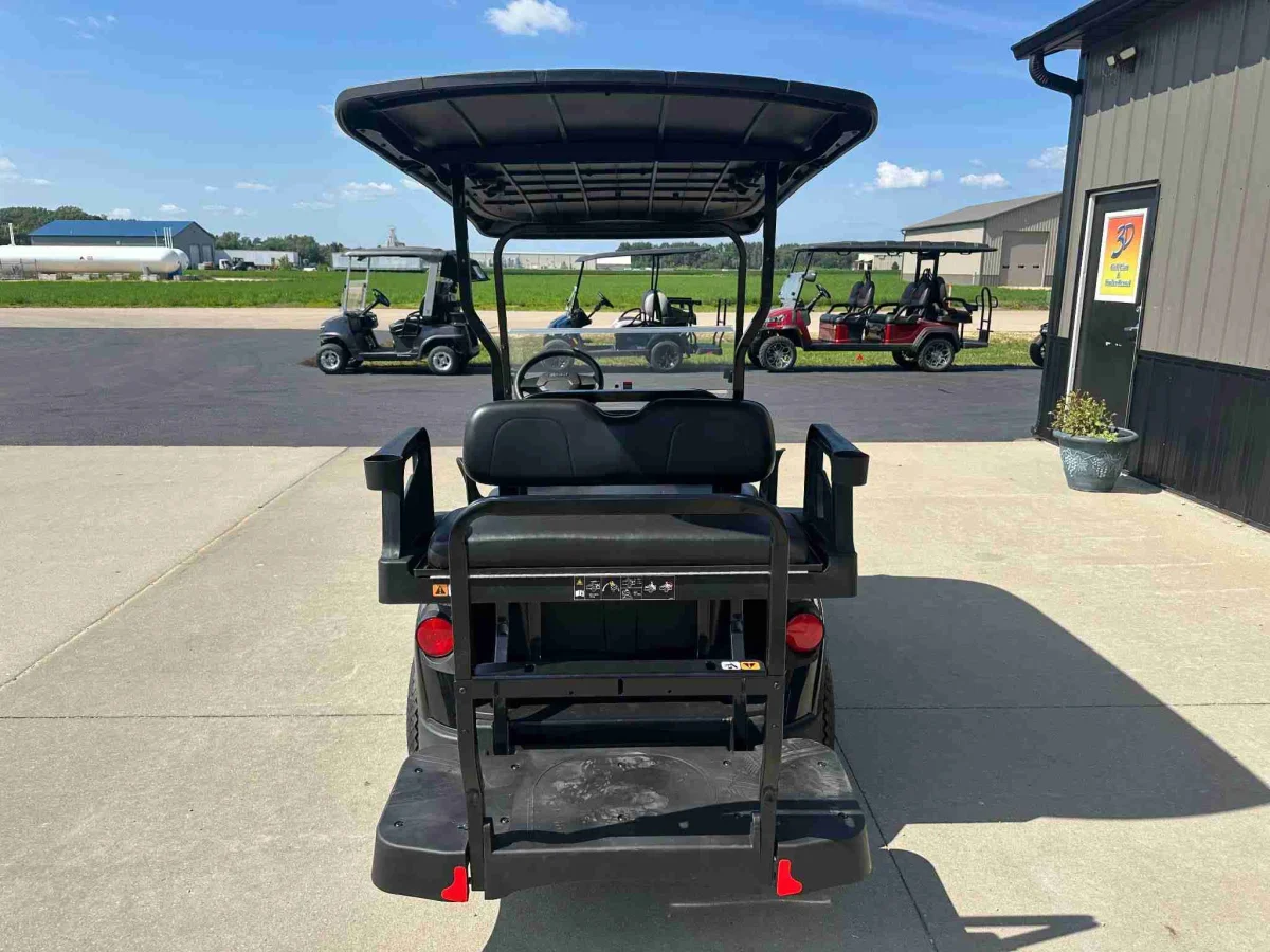 2027 E-Z-GO Valor photo 6