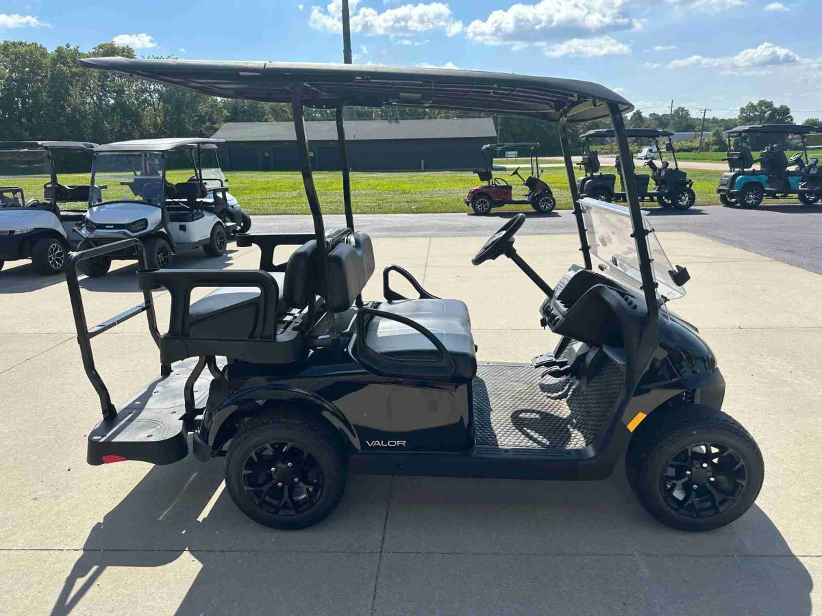 2027 E-Z-GO Valor photo 11