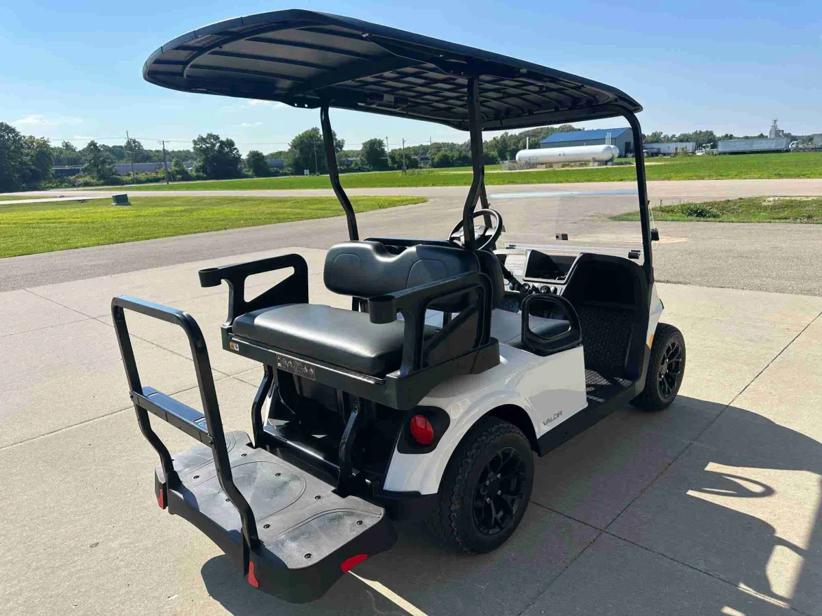 2027 E-Z-GO Valor photo 9