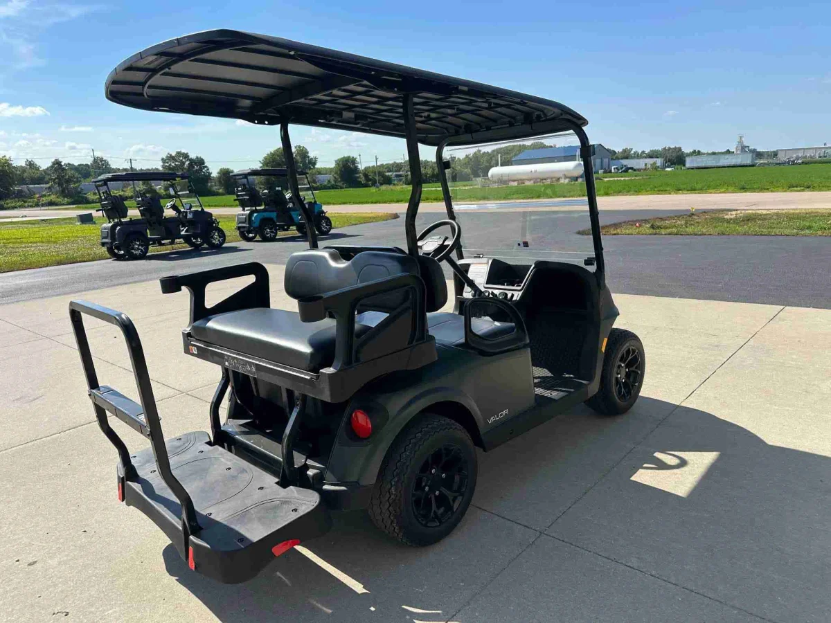 2027 E-Z-GO Valor photo 9