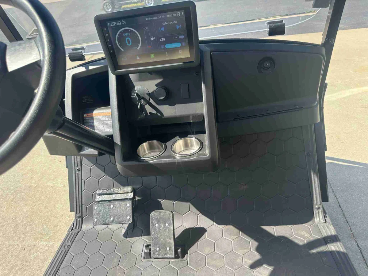 2027 E-Z-GO EXPRESS 4 TOURING ST photo 15