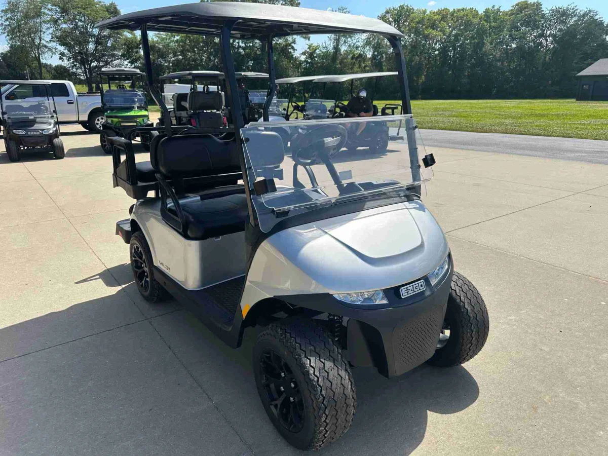 2027 E-Z-GO Valor photo 11