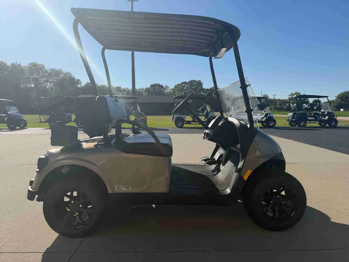 2027 E-Z-GO RXV photo 3