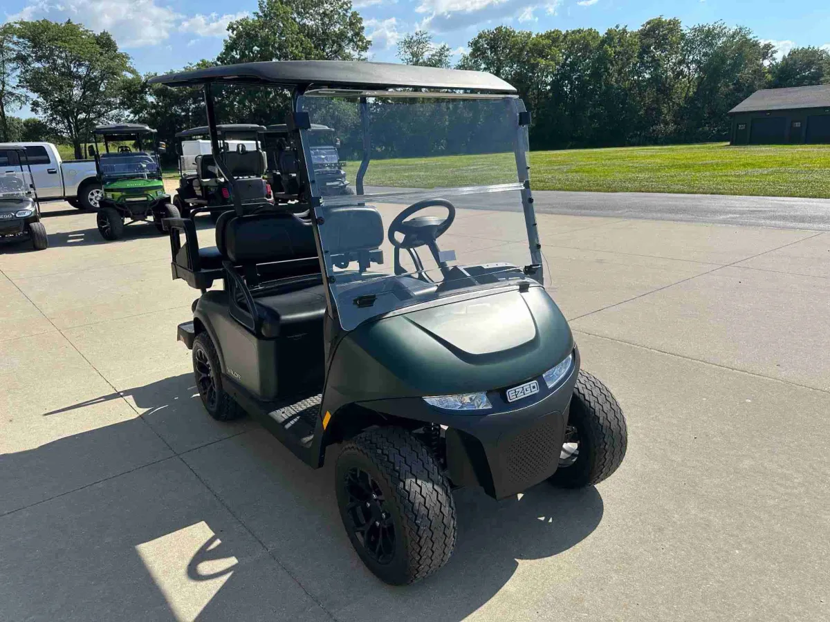 2027 E-Z-GO Valor photo 11