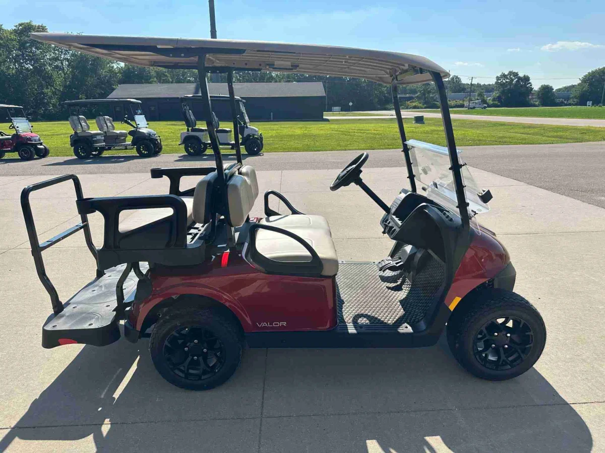 2027 E-Z-GO Valor photo 10