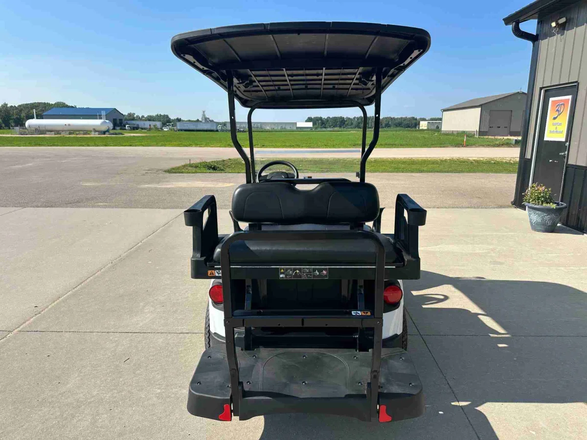 2027 E-Z-GO Valor photo 5