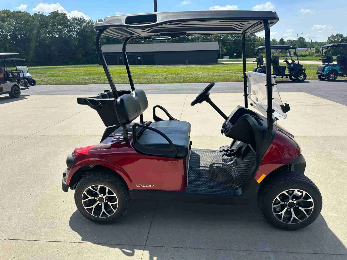 2027 E-Z-GO Valor photo 7