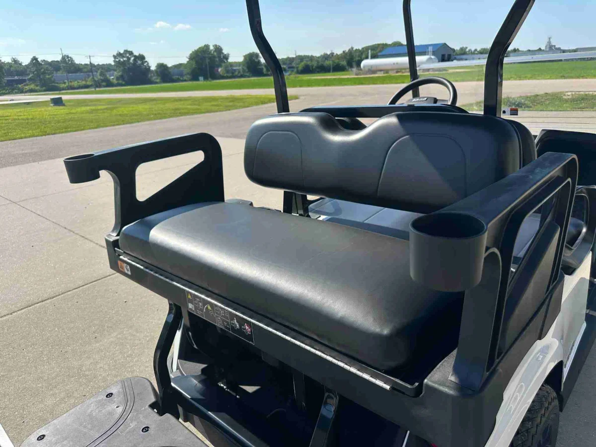 2027 E-Z-GO Valor photo 6