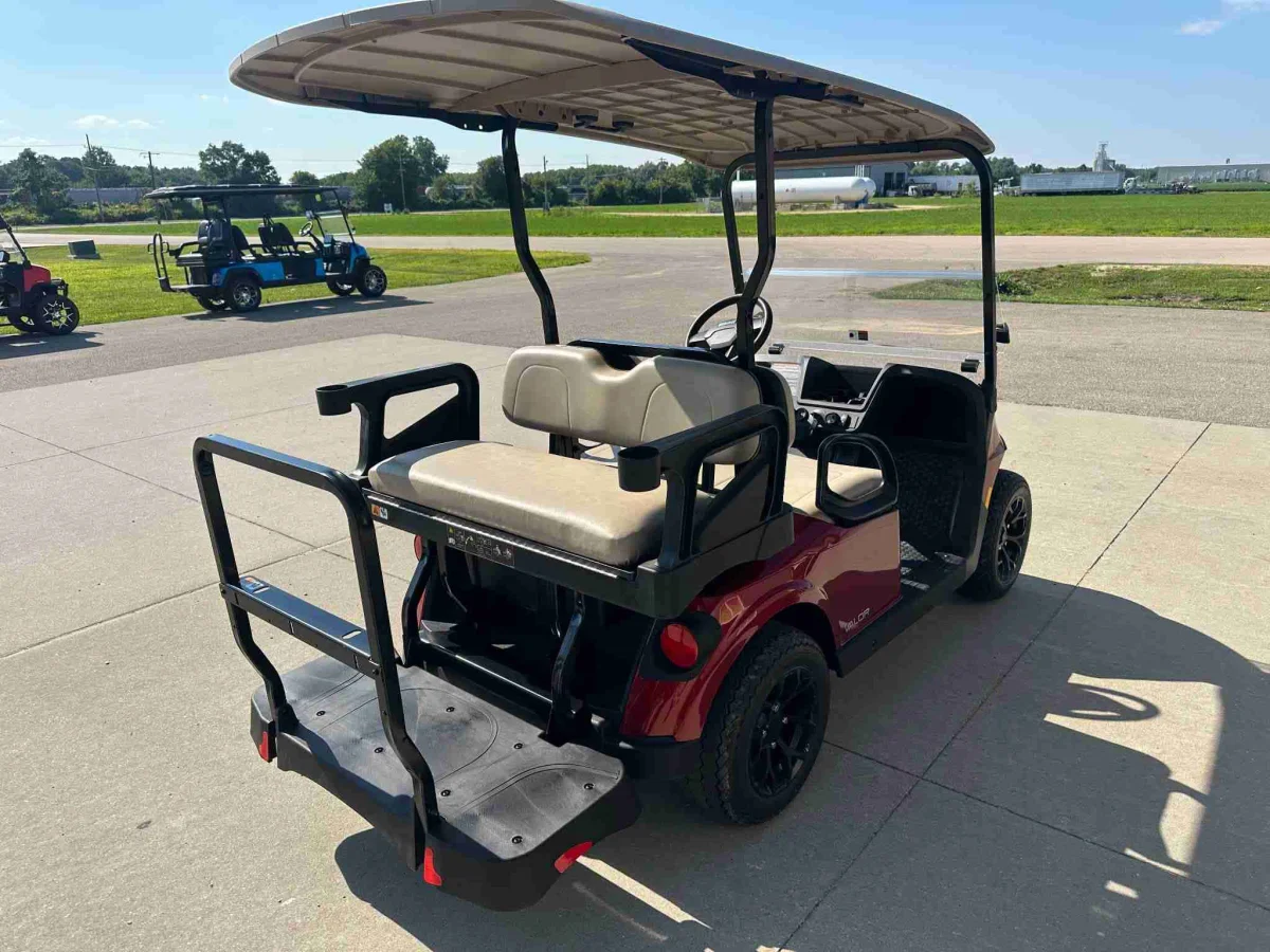 2027 E-Z-GO Valor photo 9