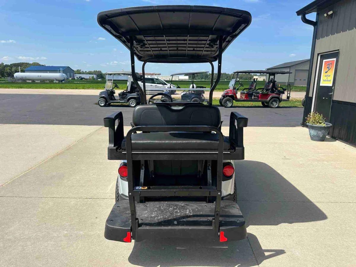 2027 E-Z-GO Valor photo 5