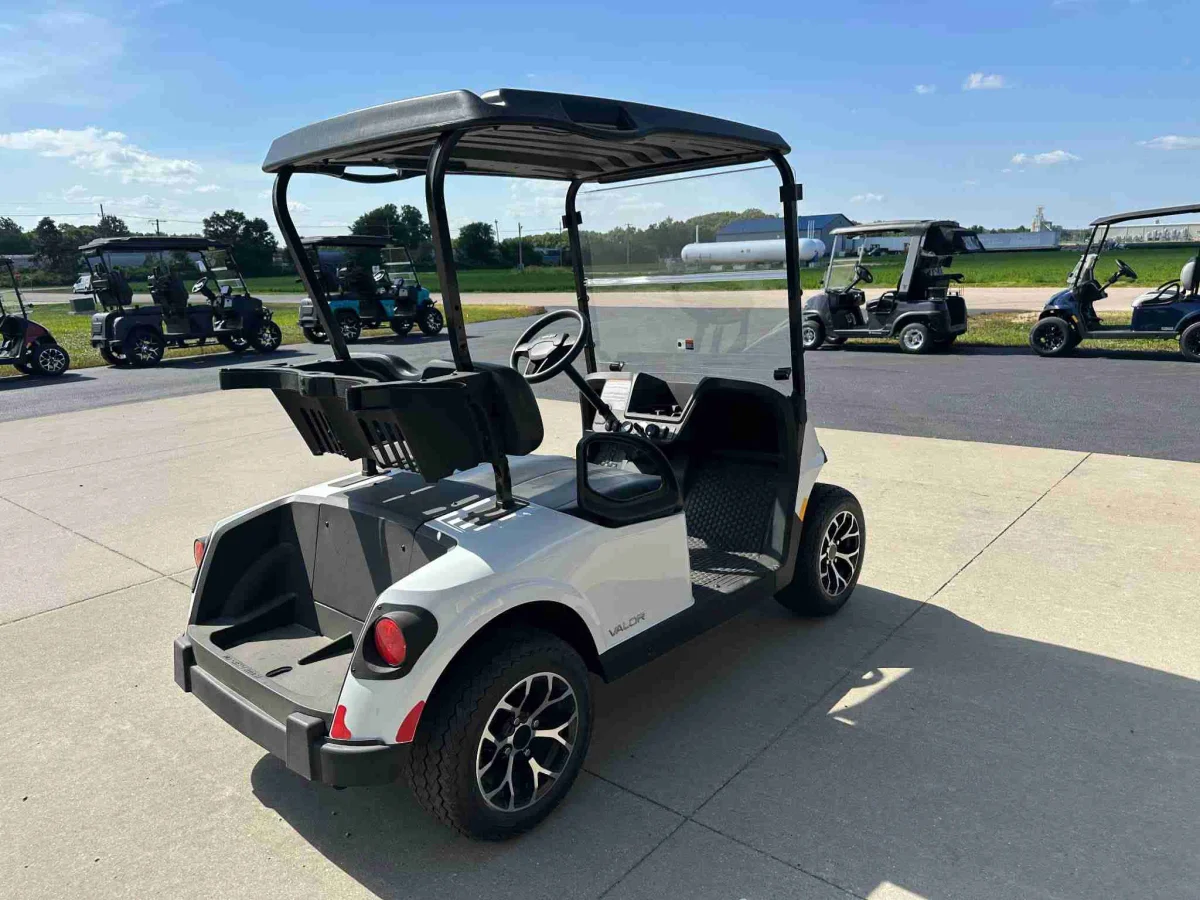 2027 E-Z-GO Valor photo 6