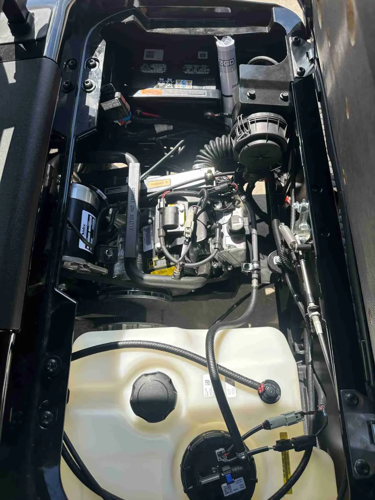 2027 E-Z-GO Valor photo 17