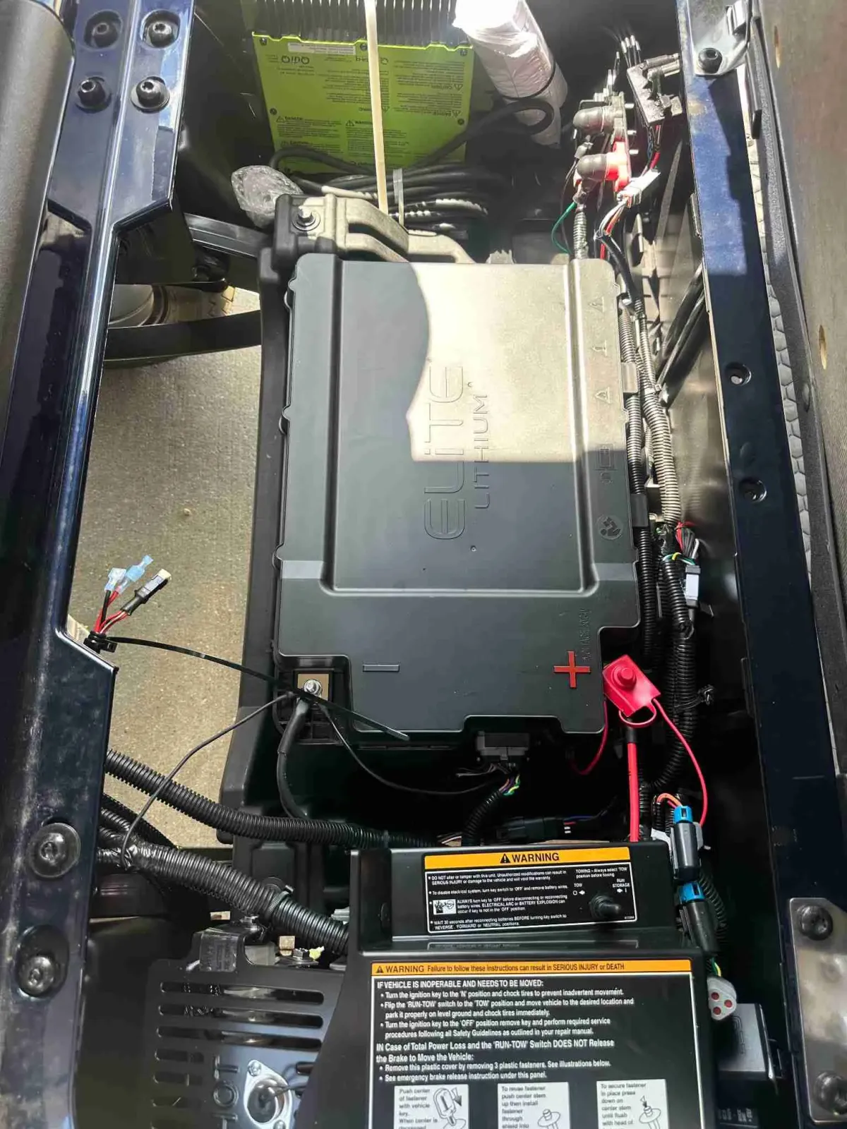 2027 E-Z-GO RXV 4 TOURING ST ELITE photo 18