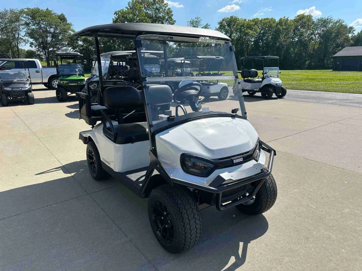 2027 E-Z-GO Express photo 11
