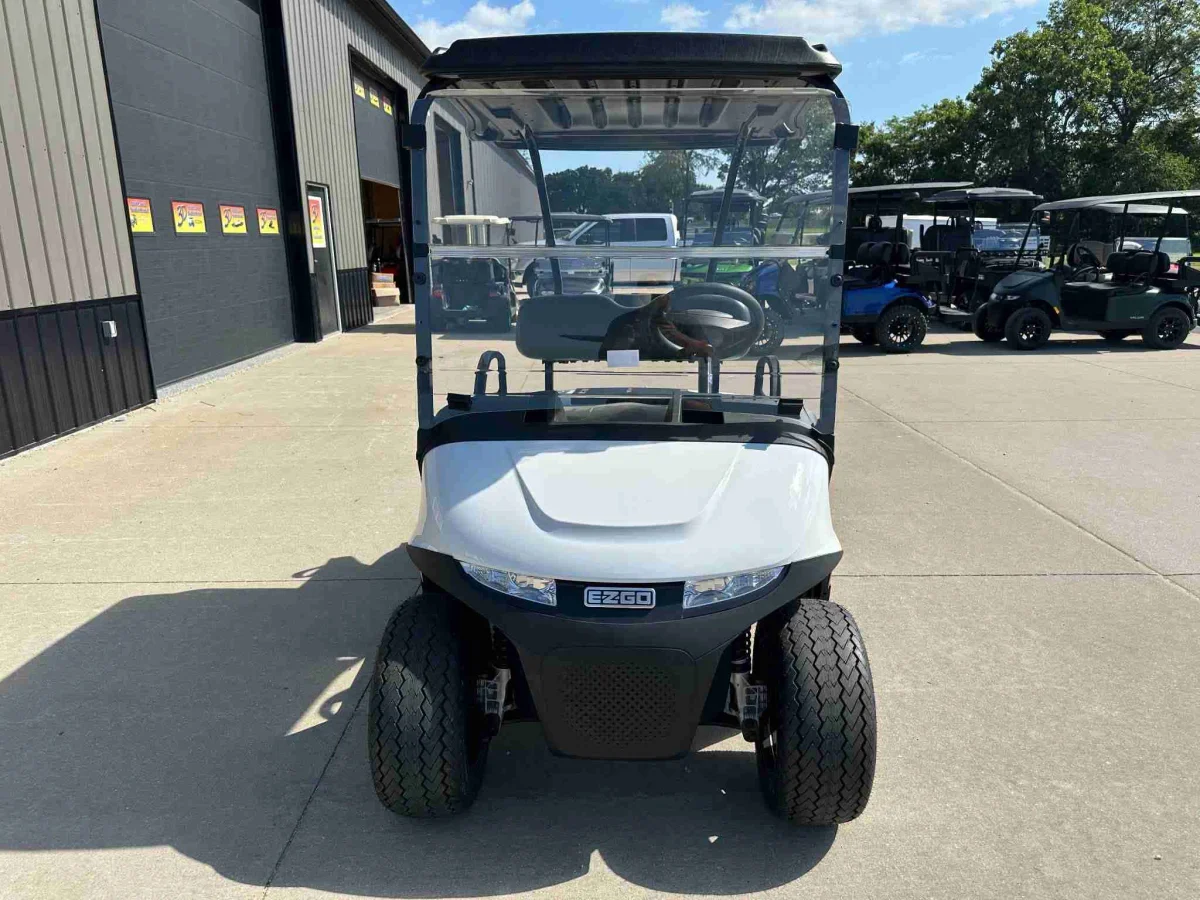 2027 E-Z-GO Valor photo 9