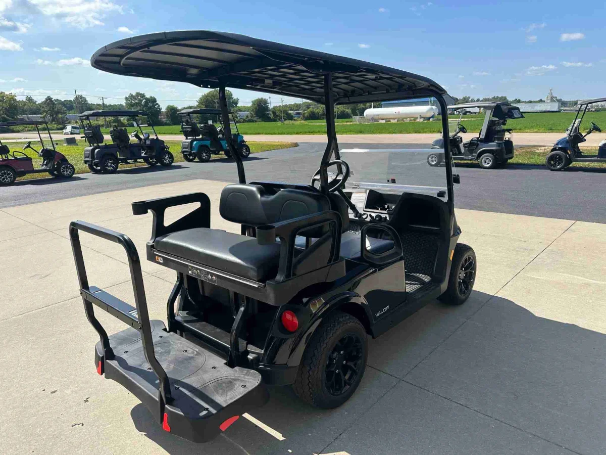 2027 E-Z-GO Valor photo 10