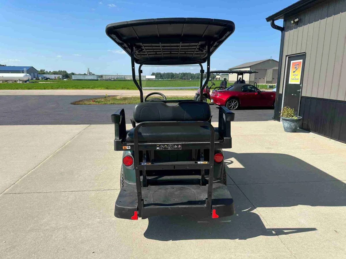 2027 E-Z-GO Valor photo 5