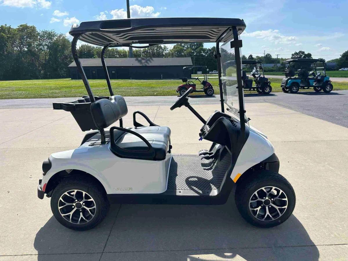 2027 E-Z-GO Valor photo 7