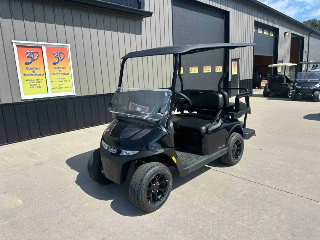 2027 E-Z-GO Valor photo 1