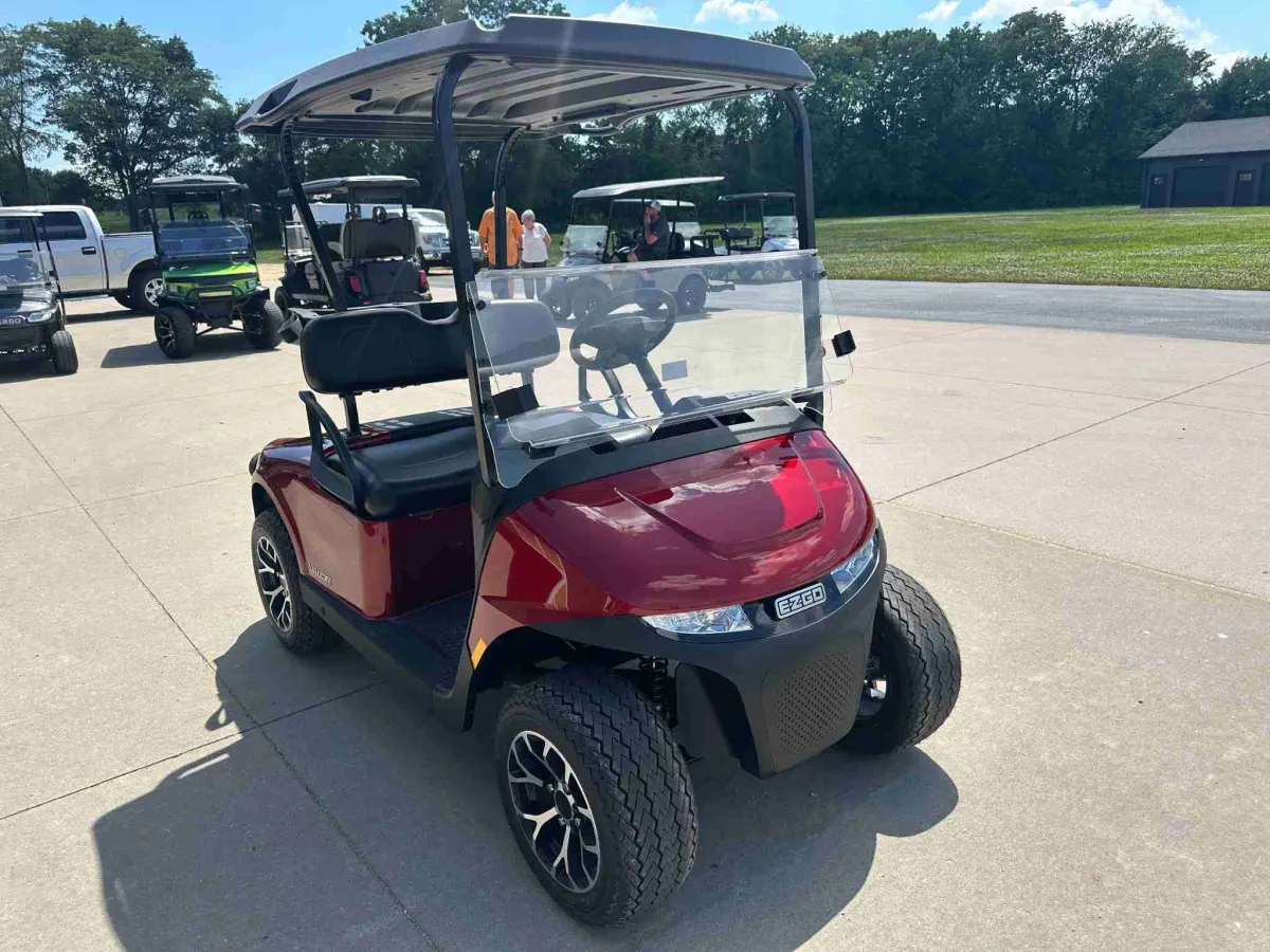 2027 E-Z-GO Valor photo 8