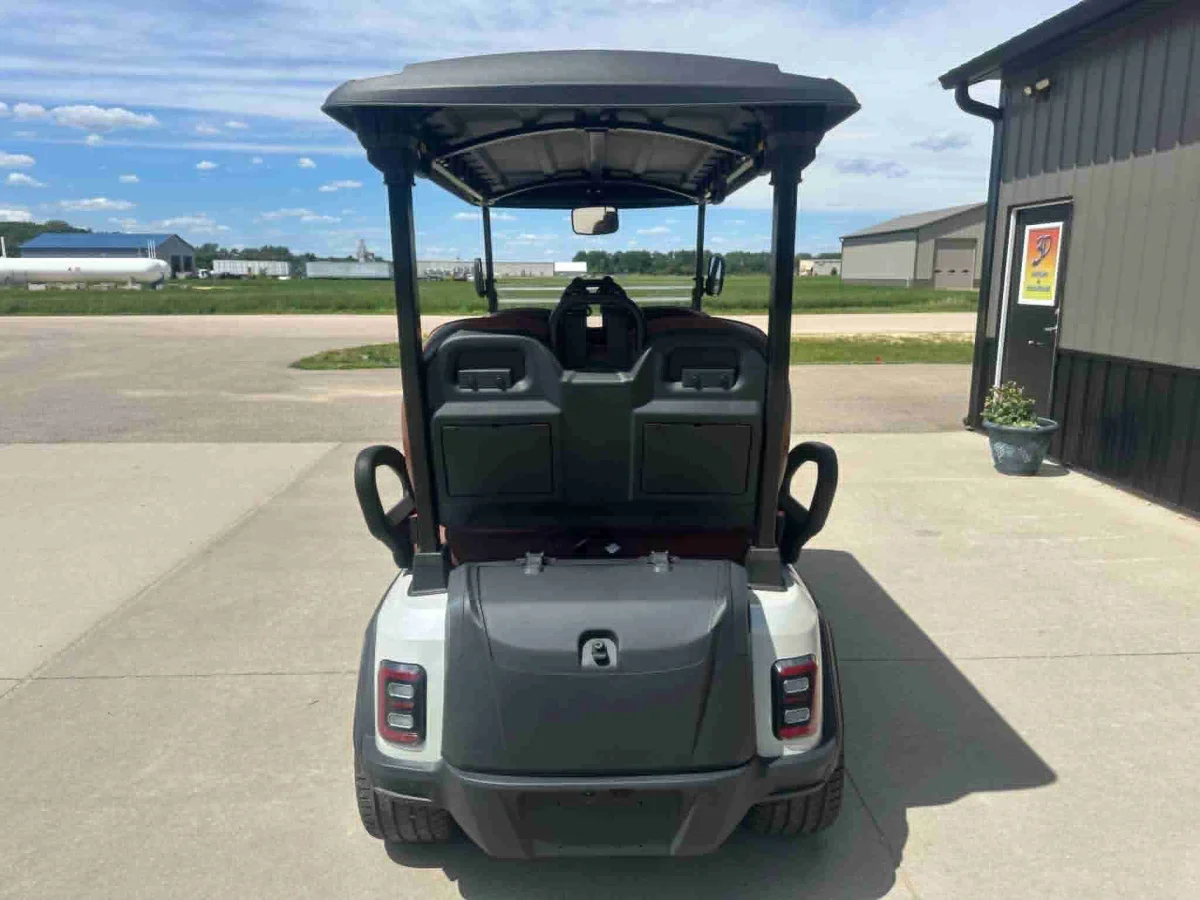 2026 Epic Carts E40FX photo 5