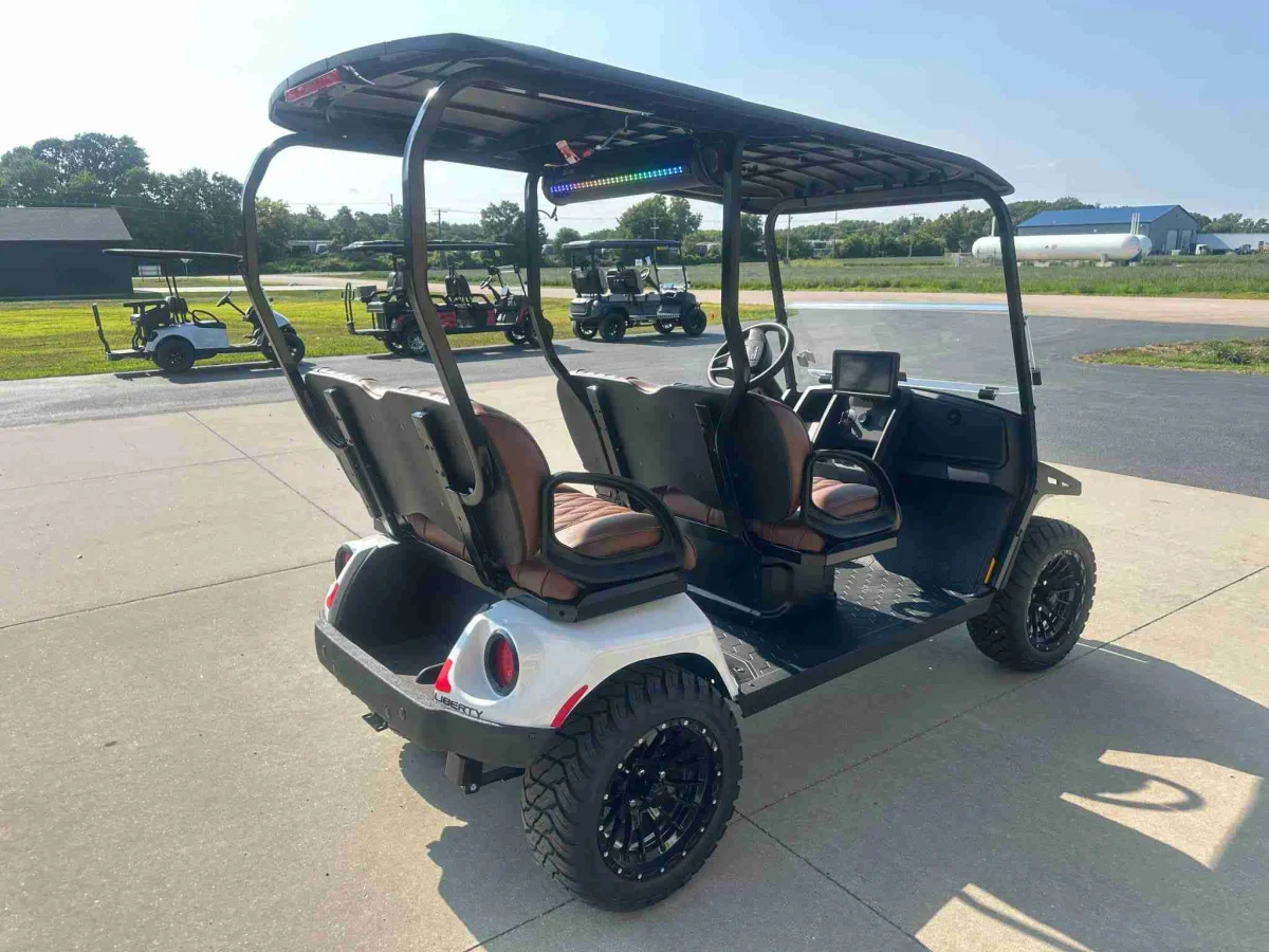 2027 E-Z-GO Liberty ELiTE Lithium photo 6