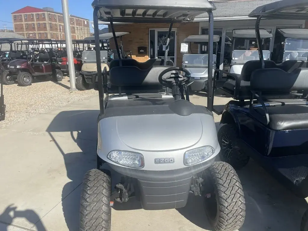 2020 E-Z-GO RXV photo 4