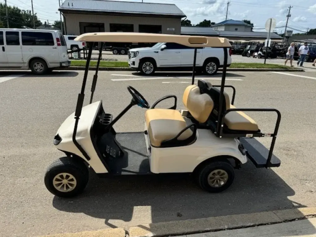 2019 E-Z-GO TXT photo 1