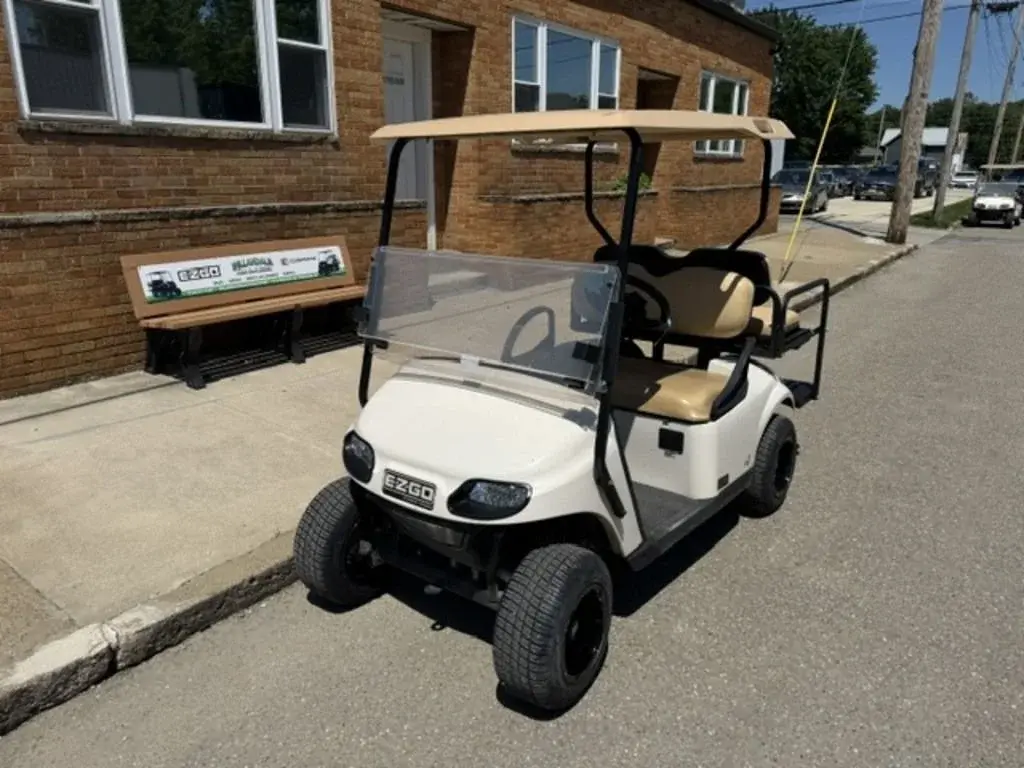 2021 E-Z-GO TXT photo 1
