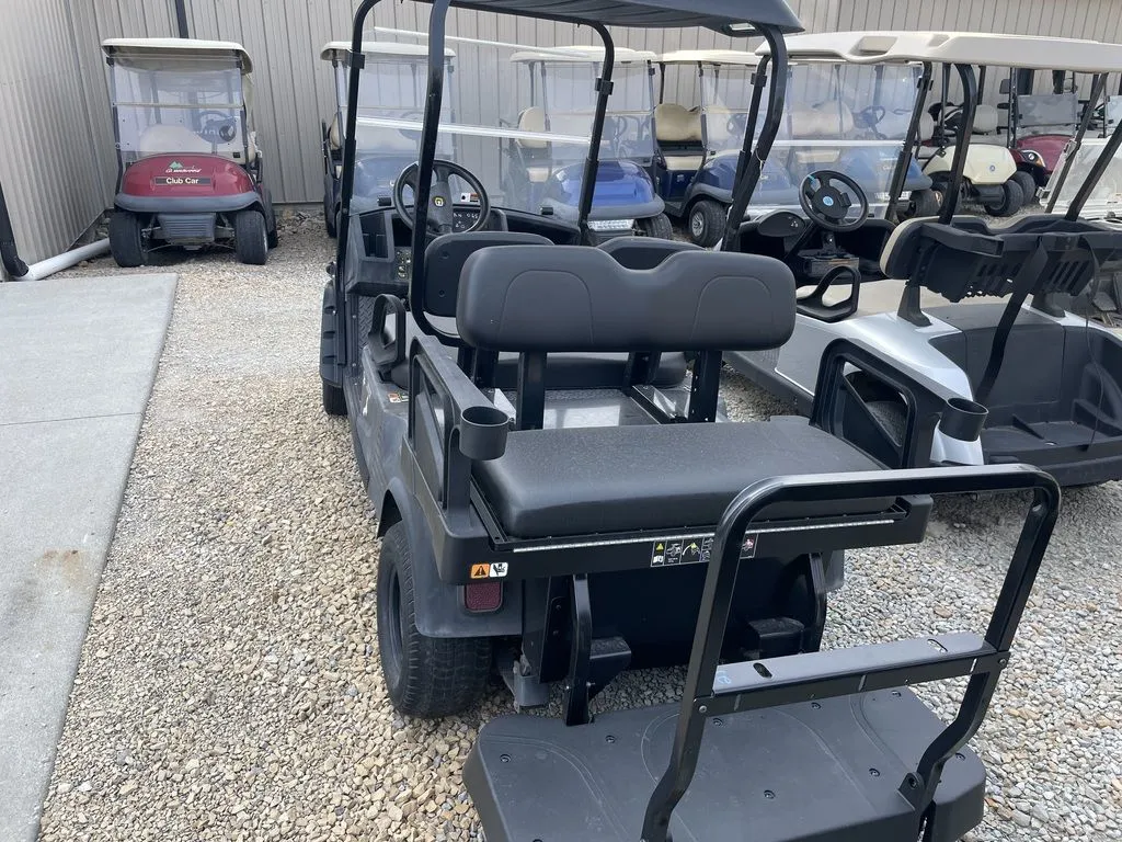 2018 Cushman Shuttle 2+2 photo 2