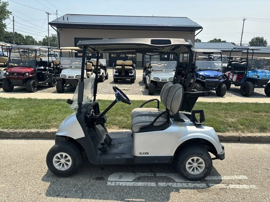 2019 E-Z-GO RXV photo 2