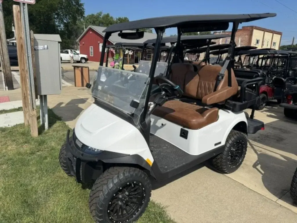 2026 E-Z-GO RXV ELiTE Lithium photo 1