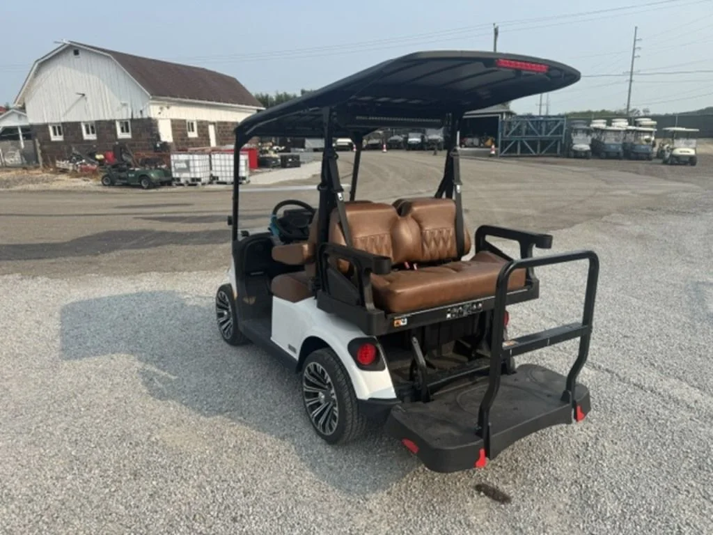2026 E-Z-GO RXV ELiTE Lithium photo 2