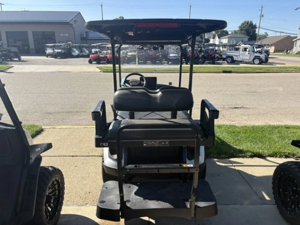 2026 E-Z-GO Express photo 3