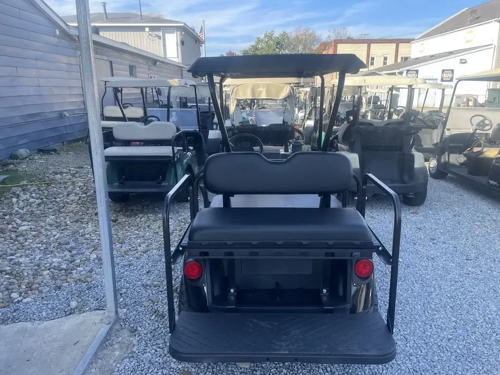 2021 E-Z-GO RXV photo 2