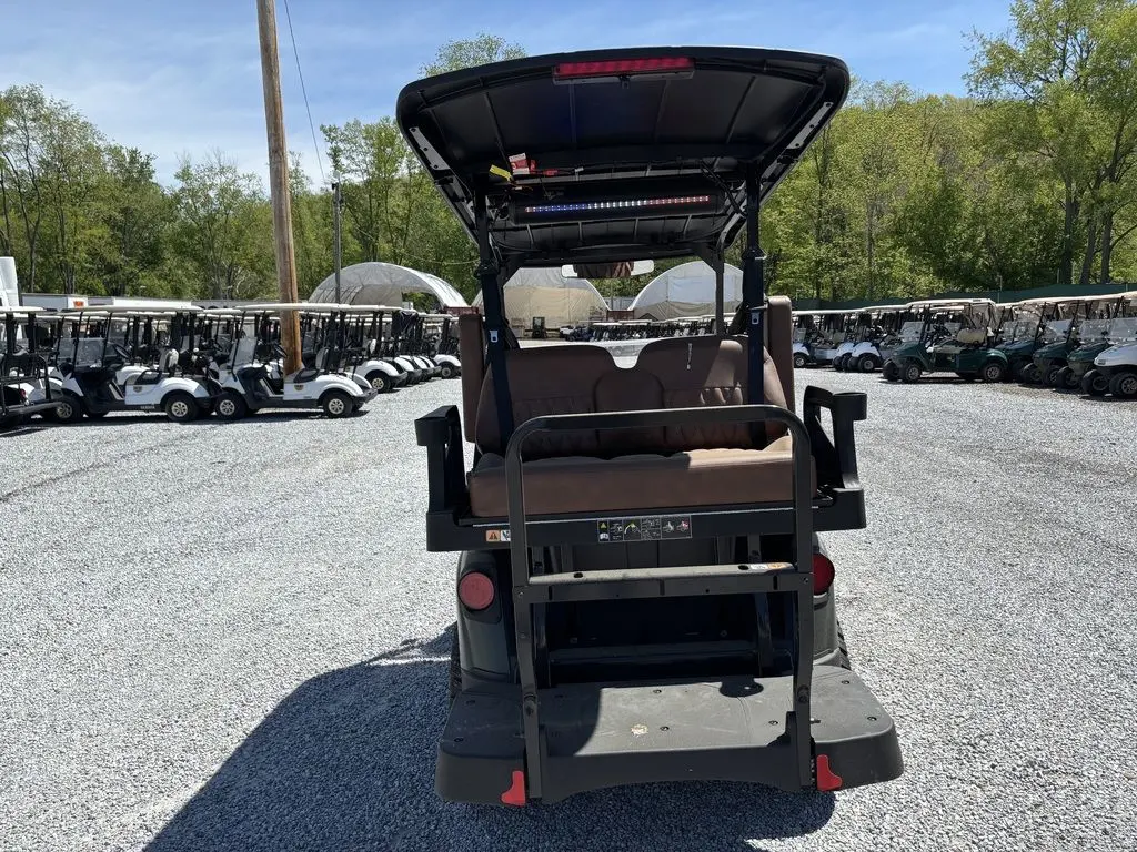 2026 E-Z-GO RXV ELiTE Lithium photo 2