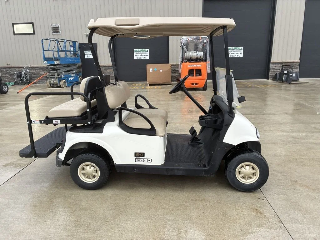 2015 E-Z-GO RXV photo 3