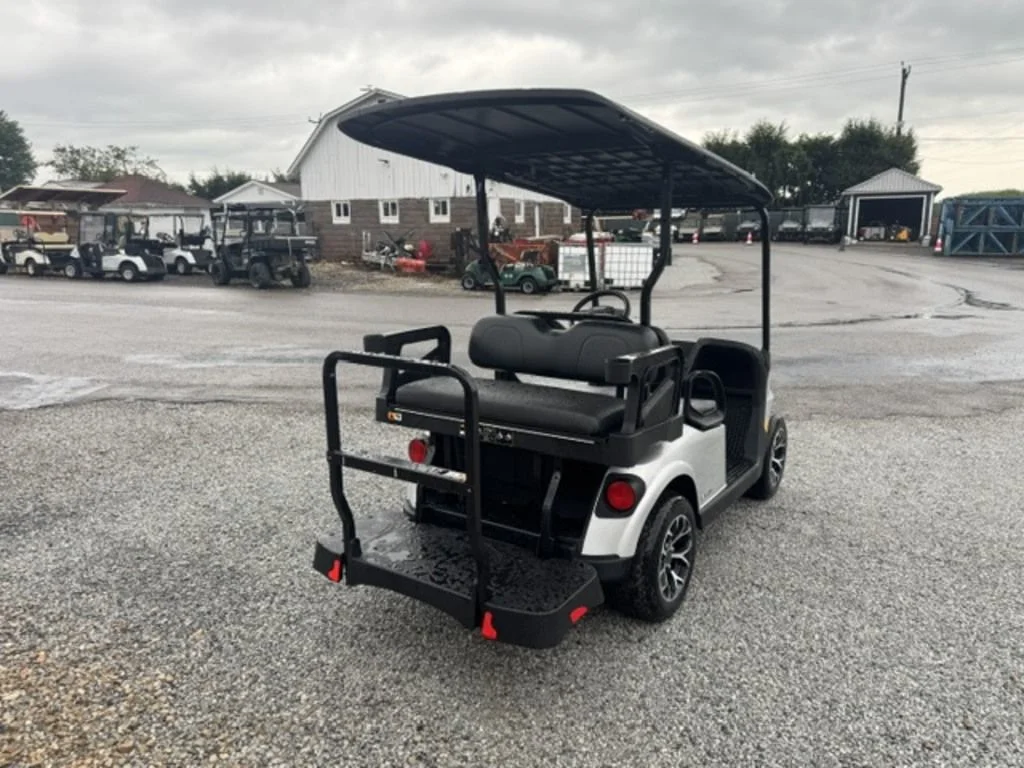 2027 E-Z-GO RXV 4 Valor S 13.5 Gas Platinum photo 4