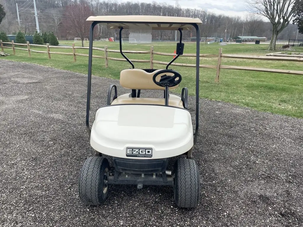 2021 E-Z-GO TXT photo 2