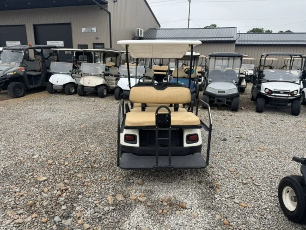 2014 Cushman Shuttle 6 Gas photo 3