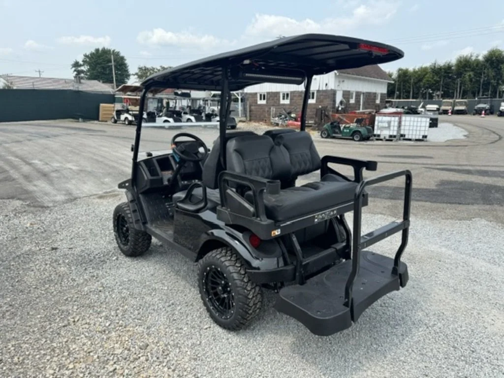 2027 E-Z-GO Express photo 2