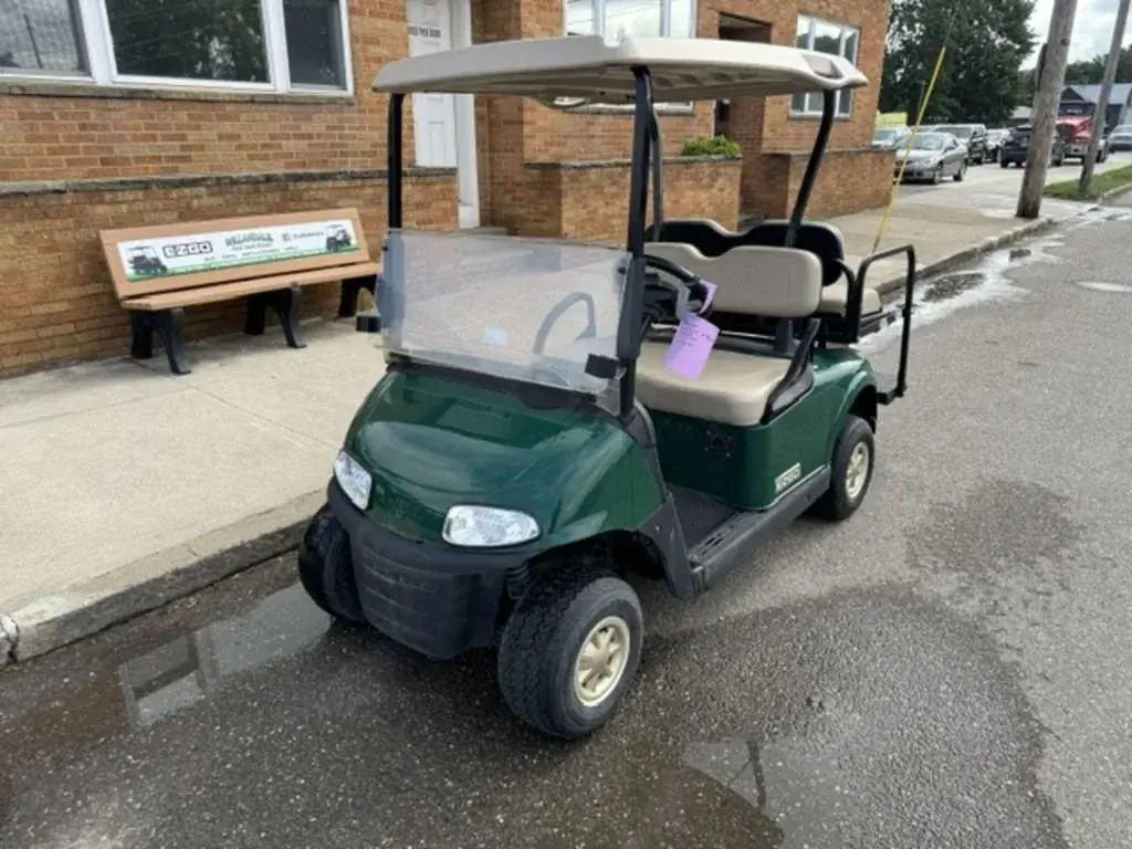 2018 E-Z-GO RXV photo 1