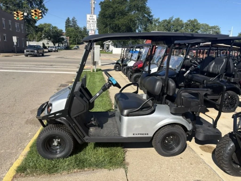 2026 E-Z-GO Express photo 2